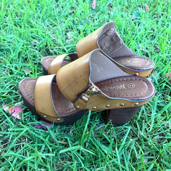 Tan Wood Effect Heel Mules Clogs - Picture 3 of 6